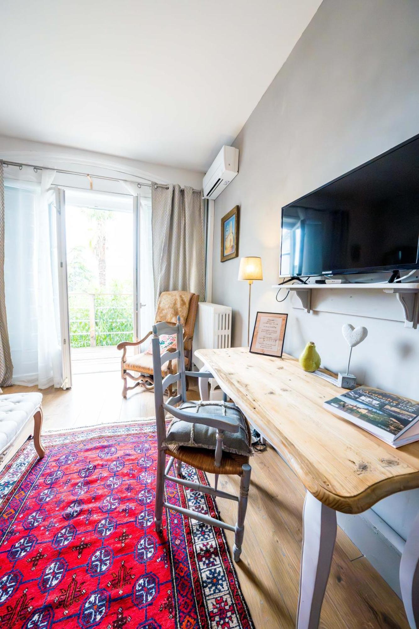 La Maison Jaffran, Suite En Ville Privas Exterior photo